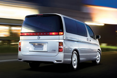 Nissan Elgrand 2002 года