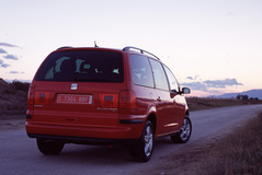 Seat Alhambra 2000 года