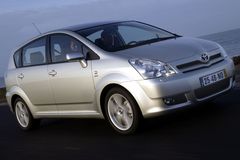 Toyota Corolla Verso 2004 года