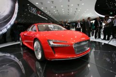 Компания Audi рассекретила все подробности серийного R8 e-tron