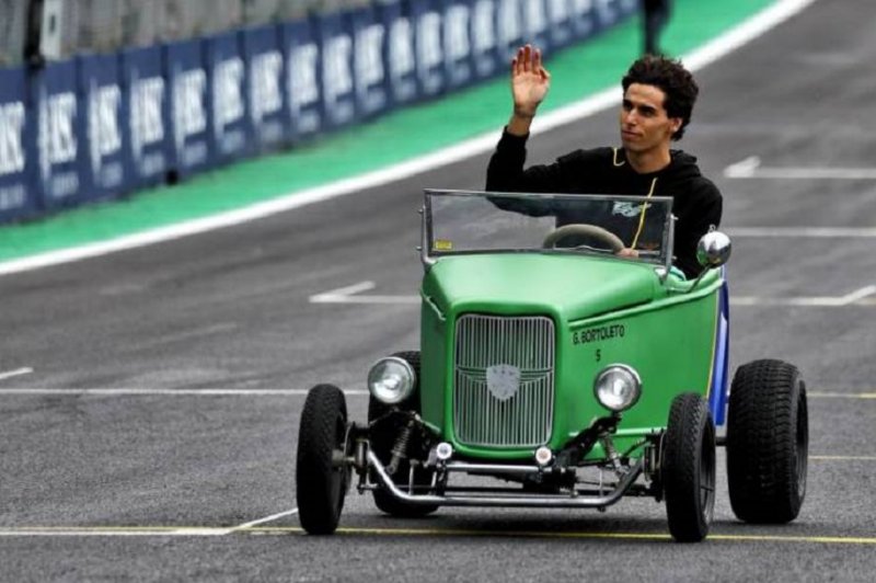 Колапинто обрушился на Стролла: «Он постоянно выбивает людей» Колапинто обрушился на Стролла: «Он постоянно выбивает людей»